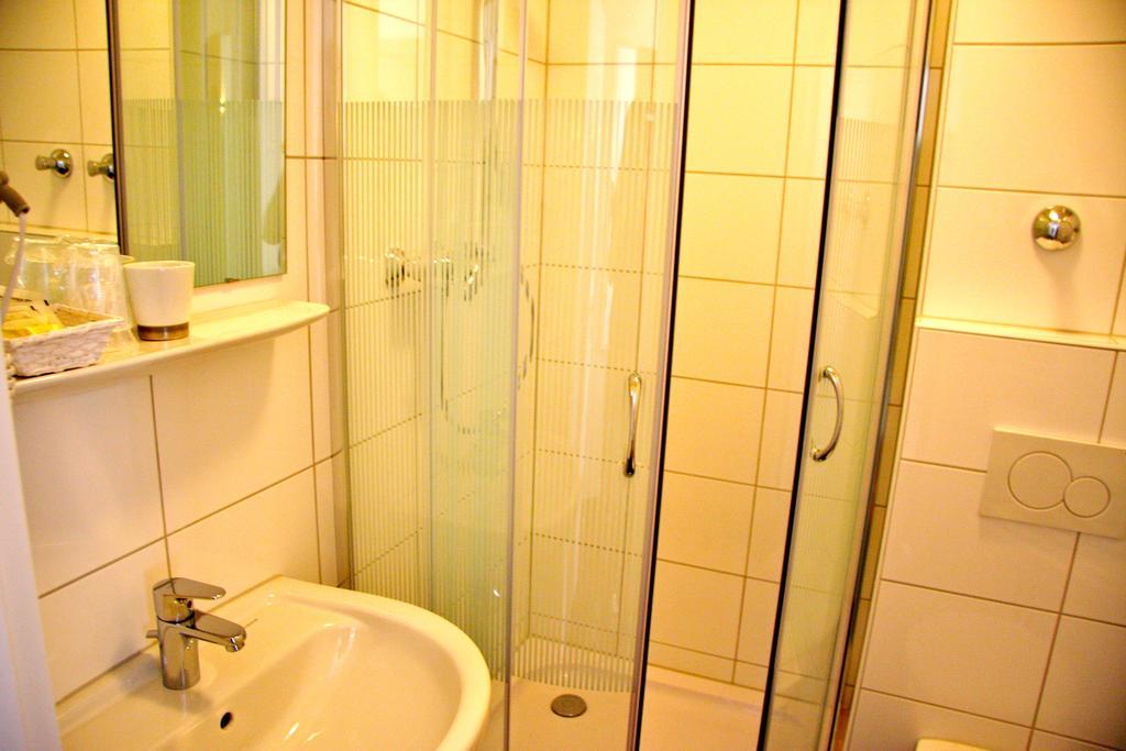 Hotel Gemini Düsseldorf Pokoj fotografie